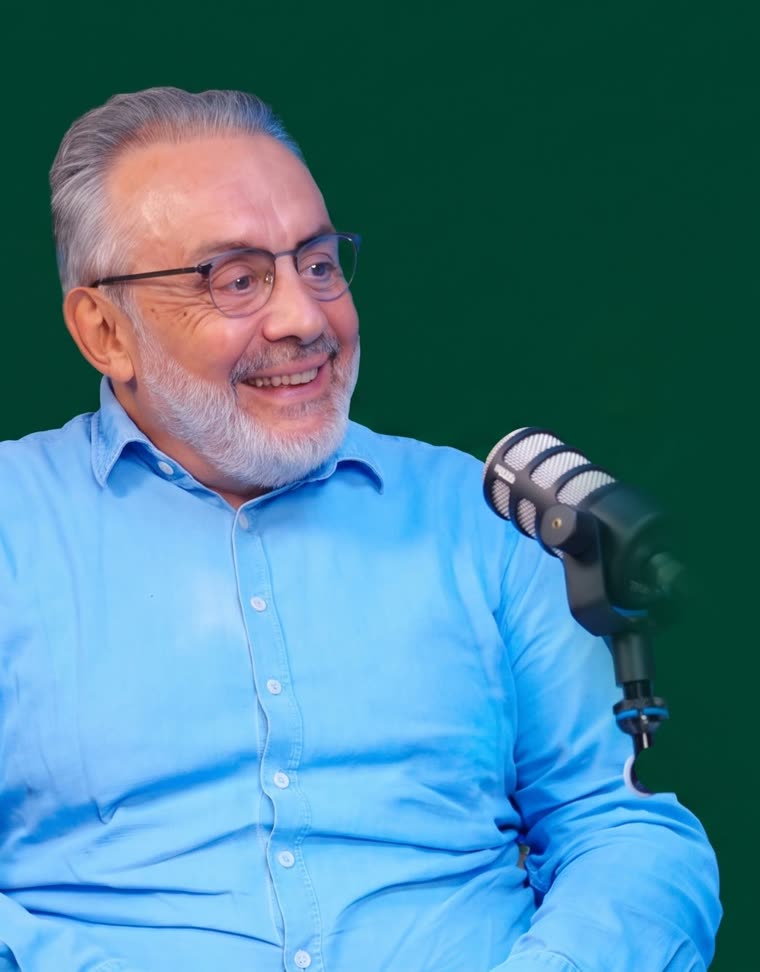 Jean-Pierre Nadir au micro